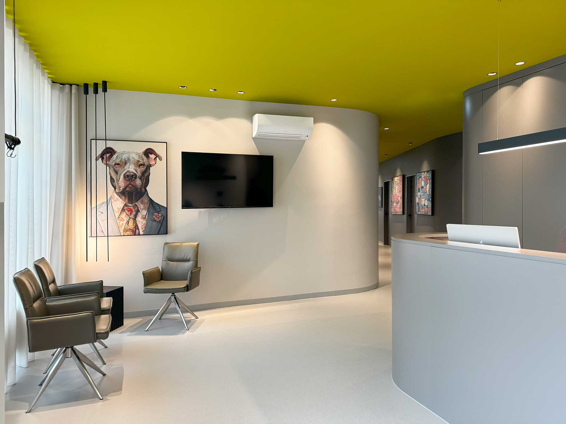 Planung der Chirurgie Hernals, Wien. Wartebereich, offen und hell.